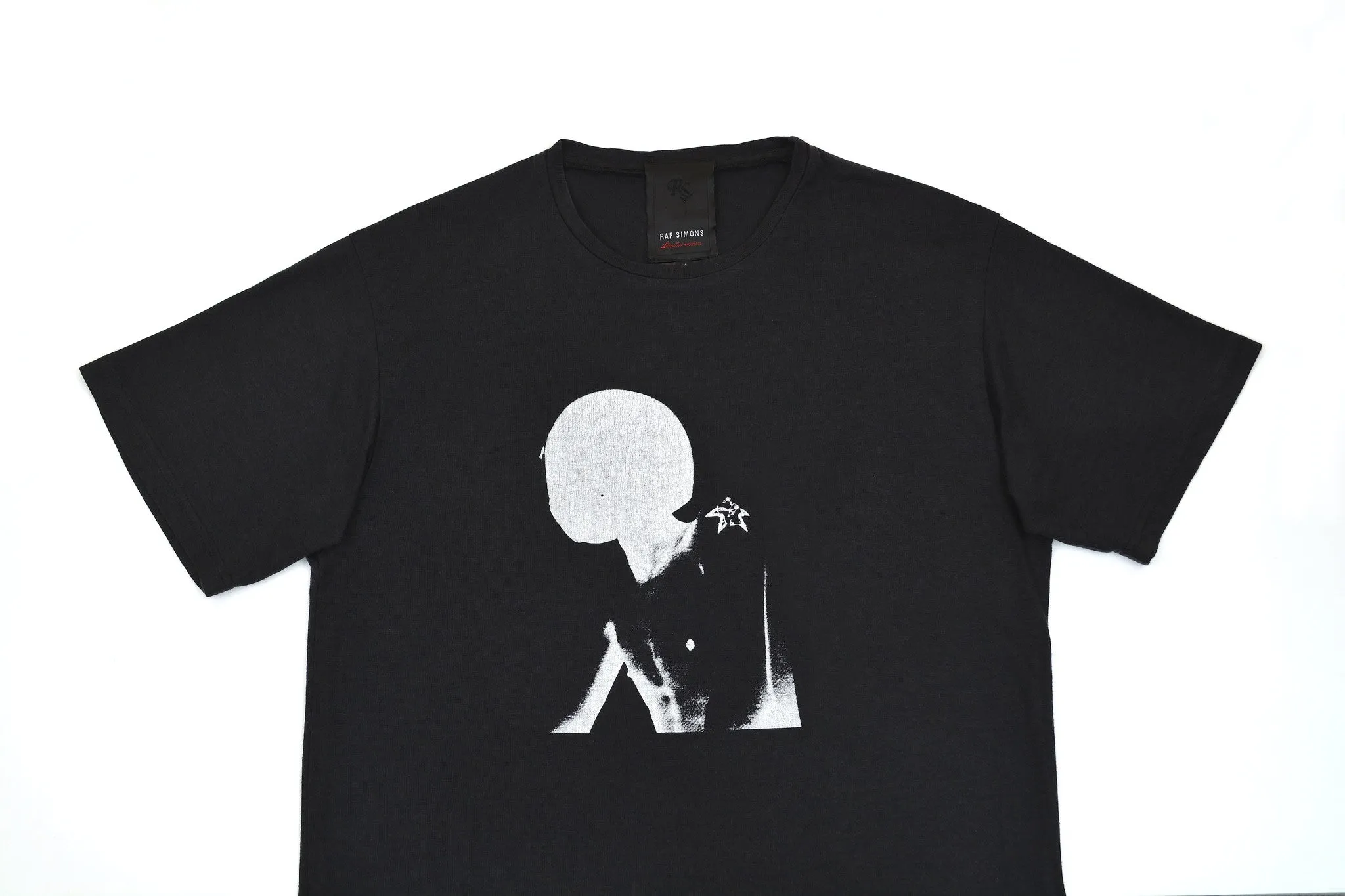 2005 Limited Edition Oversized T-Shirt with 'Isolated Heroes' Print