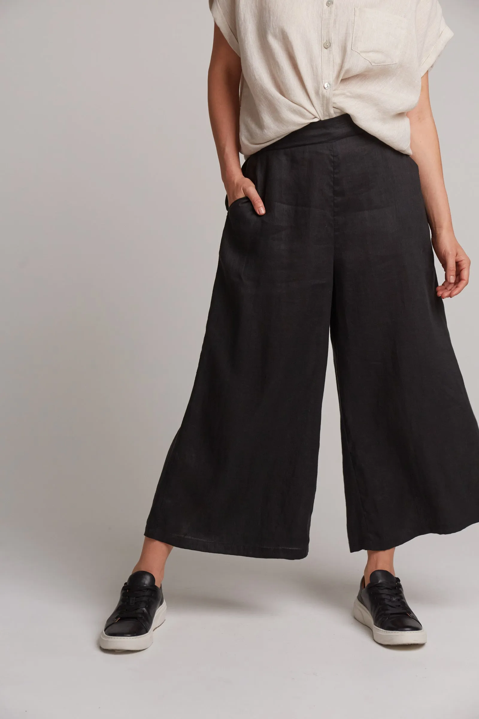 Studio Crop Pant - Ebony